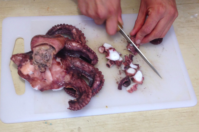 _images/octopus_cutting.jpg